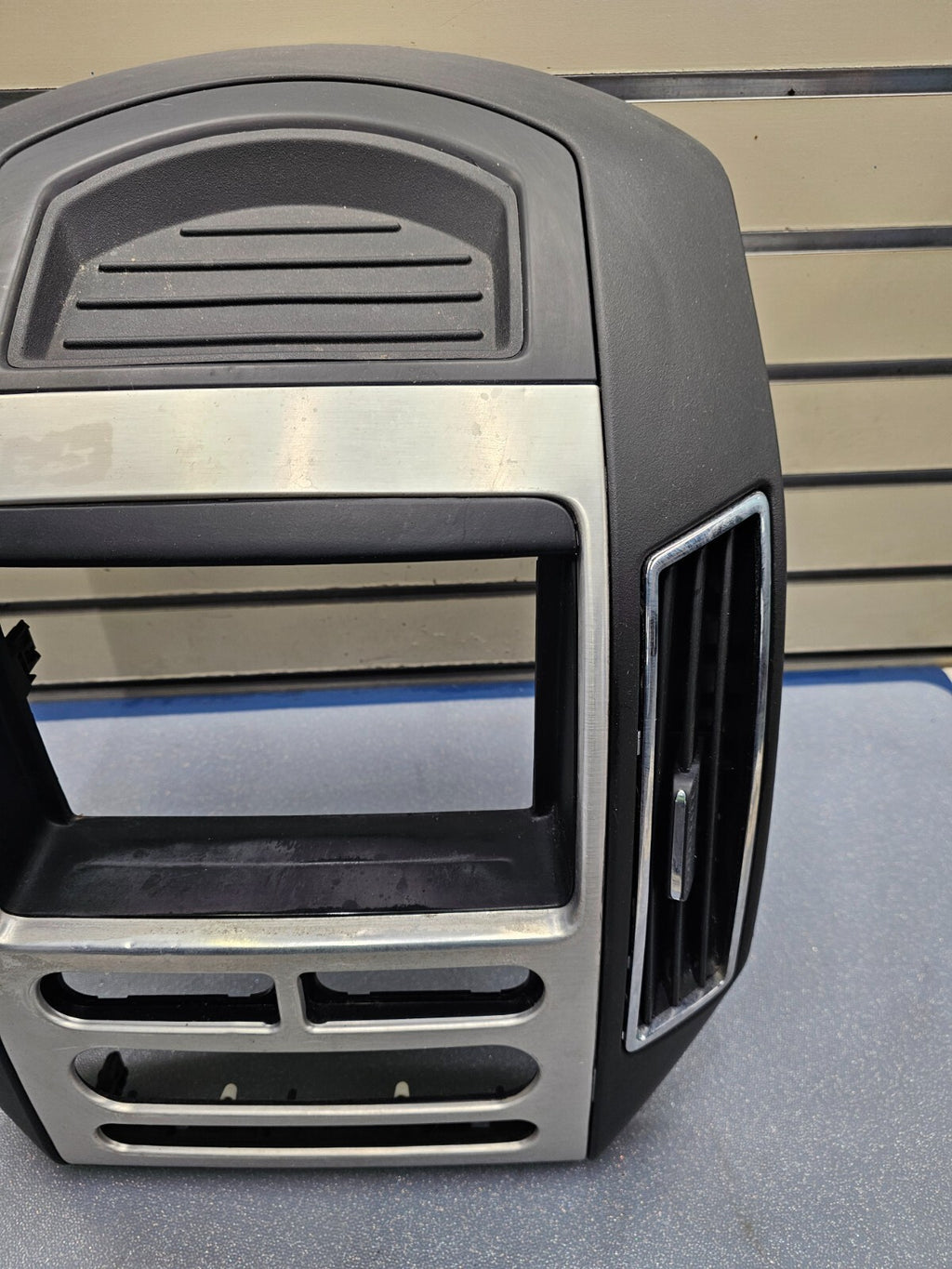 07-10 Edge Center Dash Radio Bezel Trim Instrument Panel Climate DK Gray/Silver