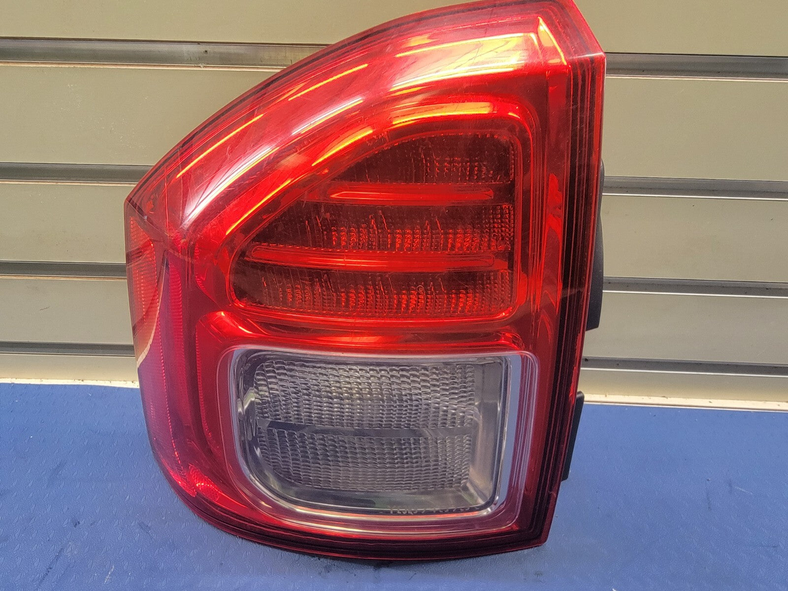 🔥11-13 JEEP COMPASS DRIVER LH QUARTER PANEL TAIL LIGHT OEM