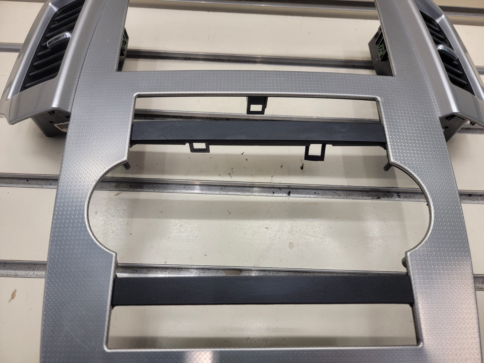 🔥2008-2010 Jeep Grand Cherokee Radio Bezel Center Dash Trim Temperature Control