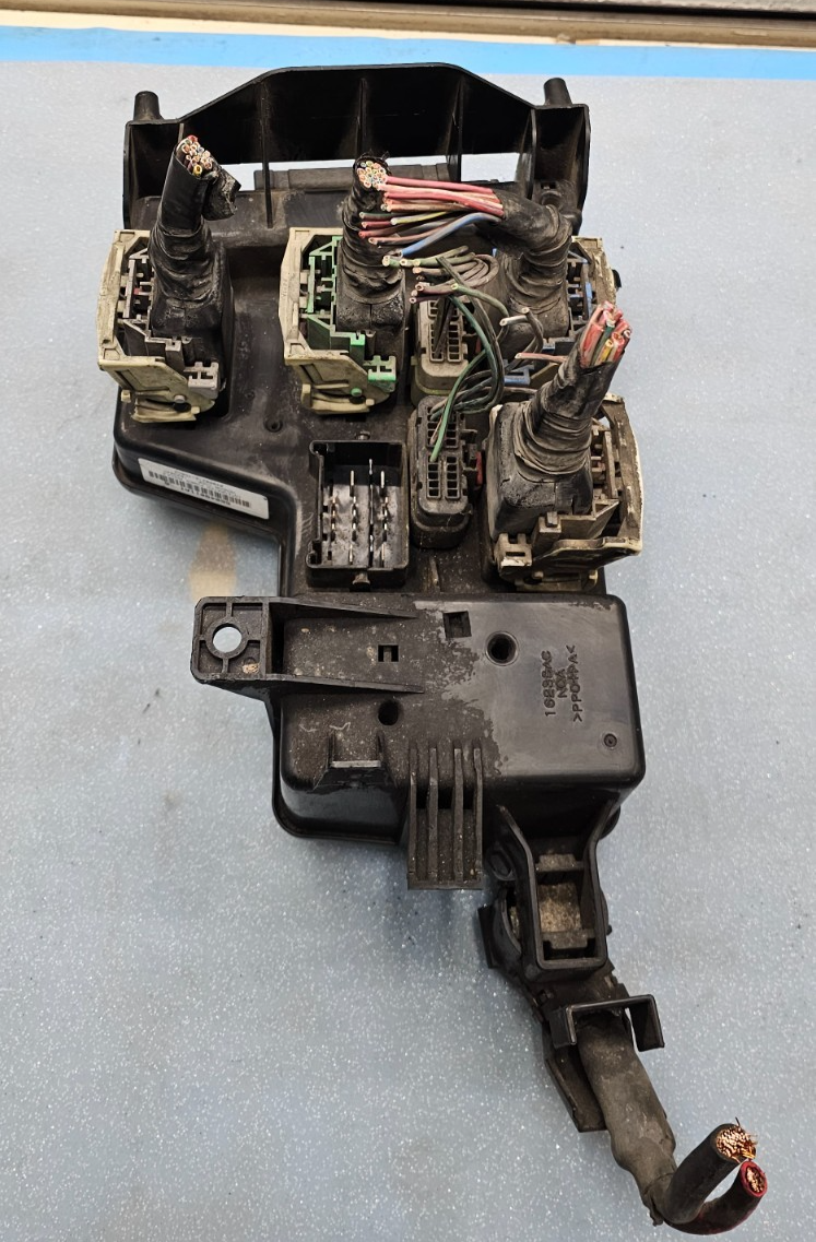 🔥02-05 Dodge Ram Engine TIPM Fuse Box Junction Body Control Distribution Module