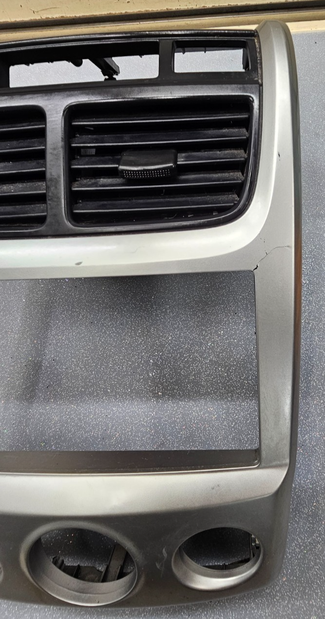 05-09 SPORTAGE CENTER DASH RADIO STEREO BEZEL TRIM PANEL CLIMATE CONTROL SILVER