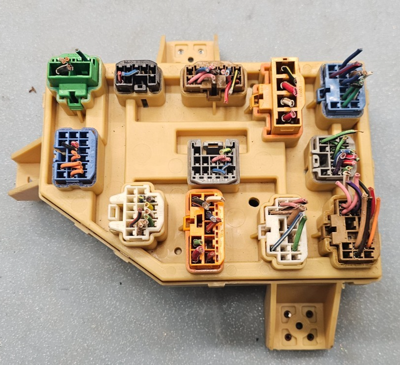 🔥2001 DAKOTA DURANGO DASH JUNCTION RELAY FUSE BOX ITEGRATED POWER MODULE BLOCK