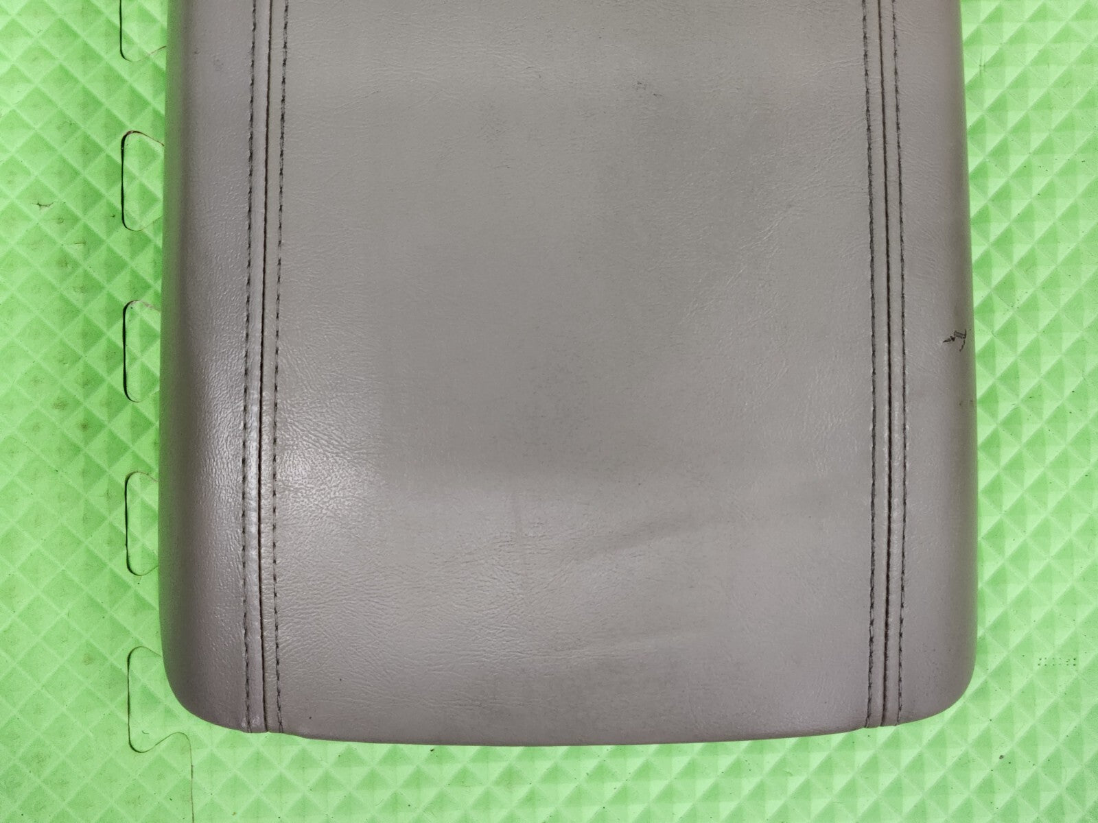 🔥02-06 Cadillac ESCALADE YUKON Center Console Armrest Storage LEATHER GRAY