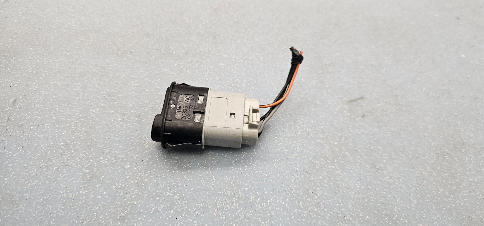 🔥98-02 Lincoln Town Car OEM traction control switch button Black