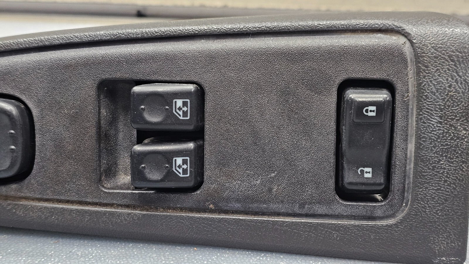 03-06 Silverado Sierra Power Left Driver Master Window Switch Assembly Black WS4