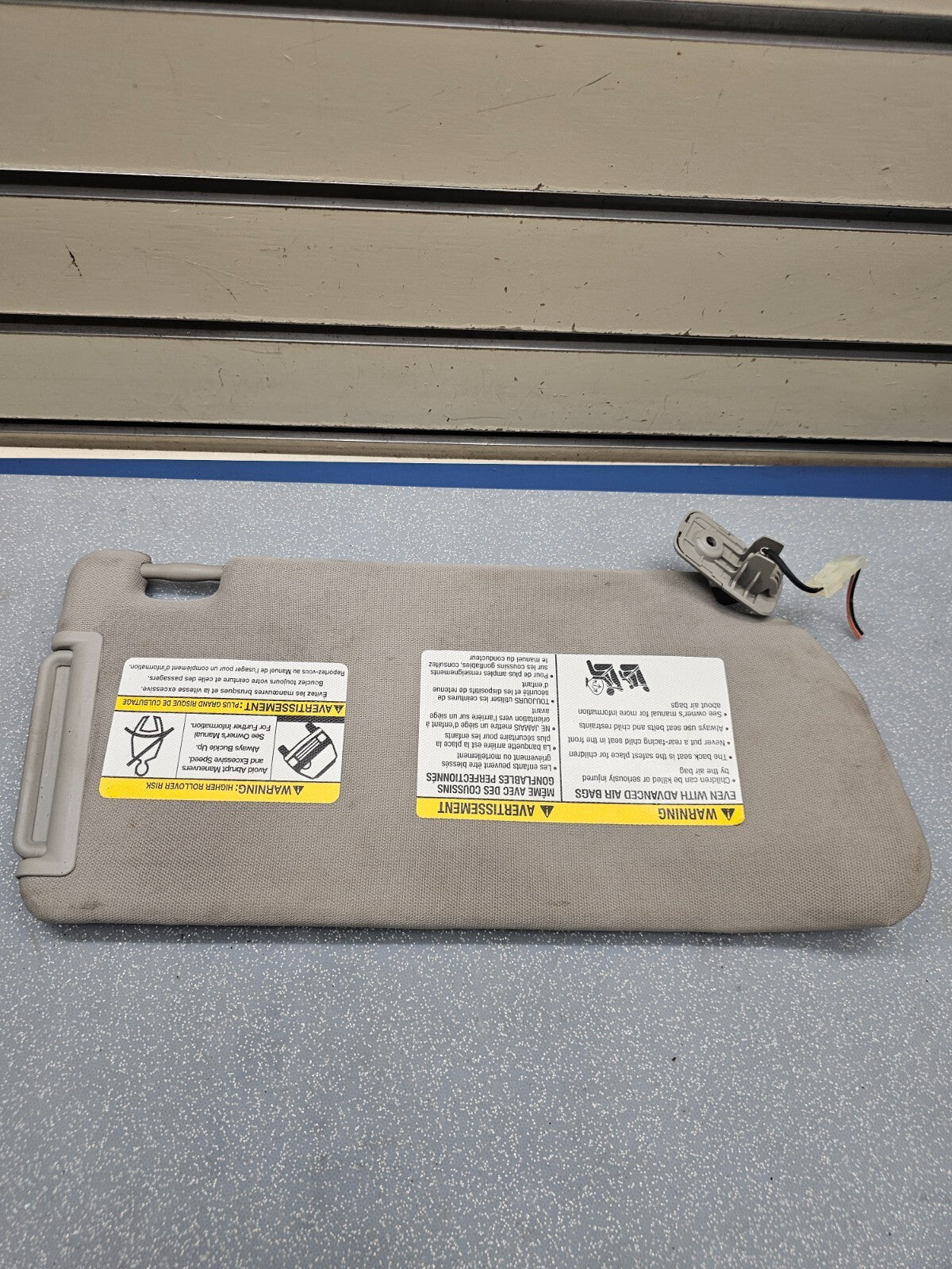 🔥05-12 Nissan Xterra Frontier Pathfinder Sun Visor driver side (gray-lighted)