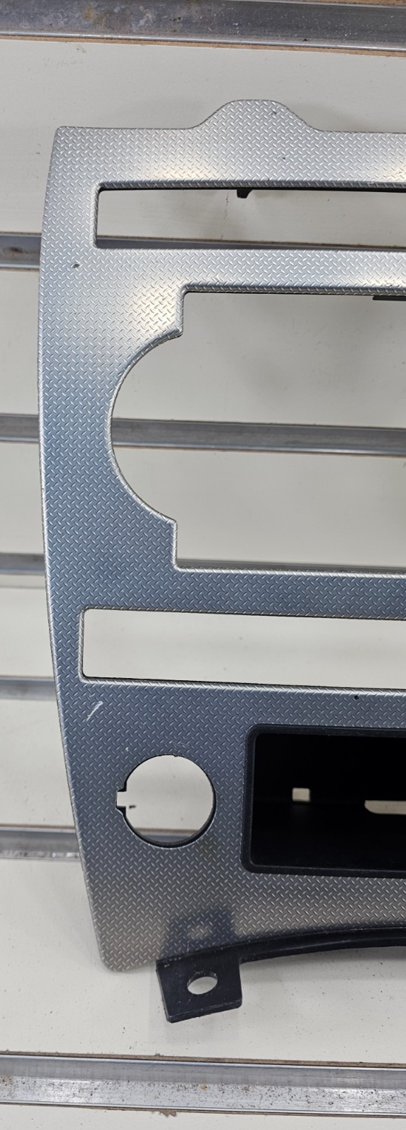 🔥05-07 JEEP GRAND CHEROKEE DASH PANEL RADIO SURROUND TRIM BEZEL SILVER OEM B70