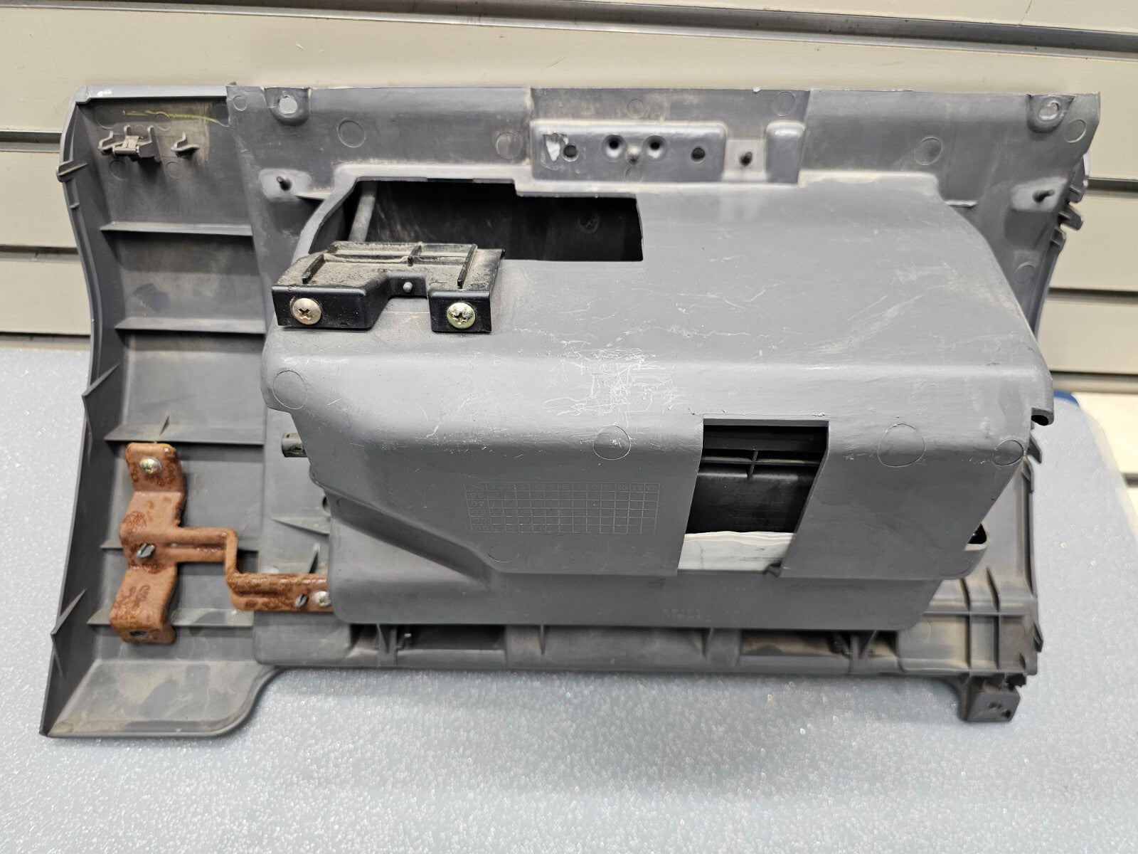 🔥98-01 FRONTIER XTERRA LOWER DASH GLOVE BOX STORAGE COMPARTMENT ASSEMBLY GRAY