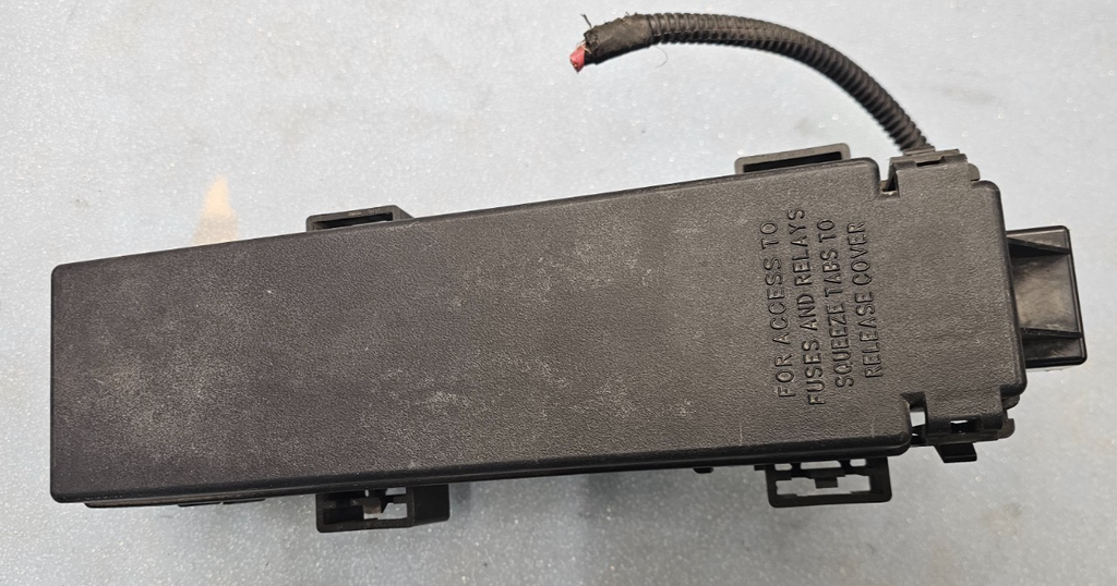 🔥2006 Commander Grand Cherokee 3.7L Engine HOOD FUSE Relay BOX Release Cover