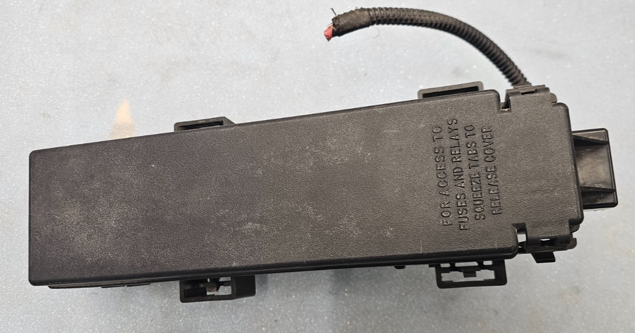🔥2006 Commander Grand Cherokee 3.7L Engine HOOD FUSE Relay BOX Release Cover