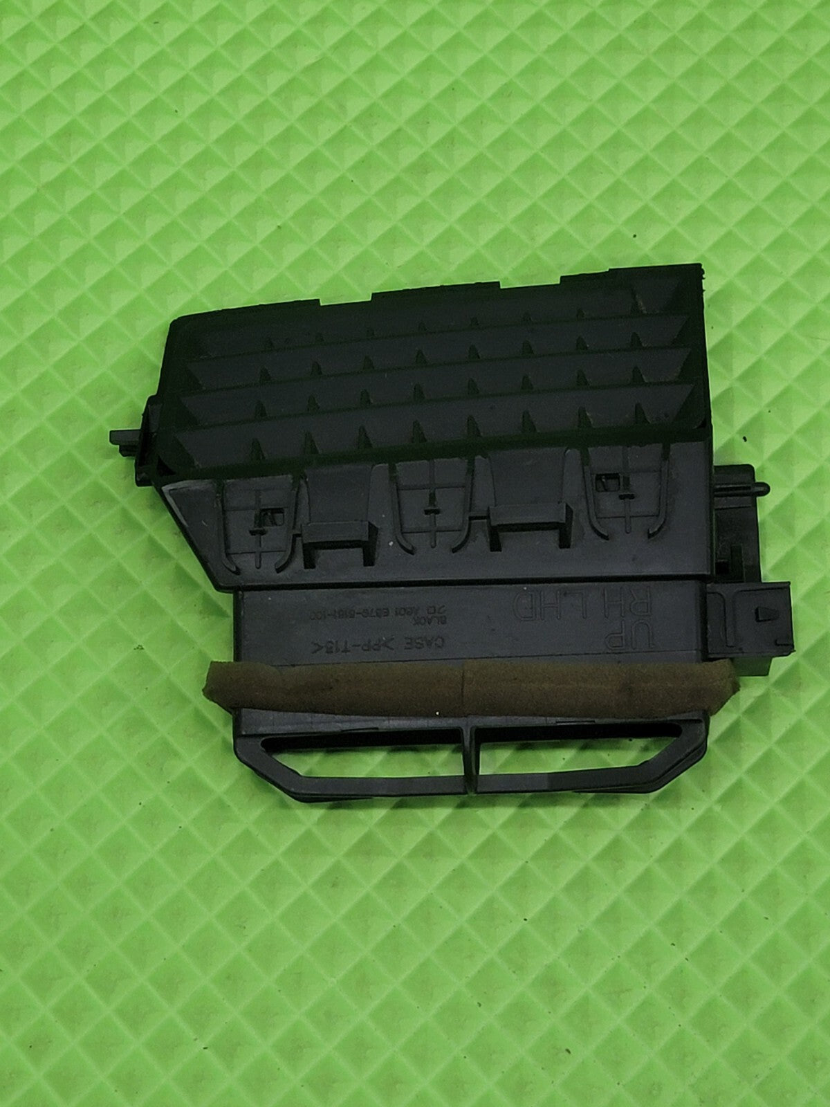 🔥2007-2012 Nissan Versa Dash Center Air Vent Louver VT20