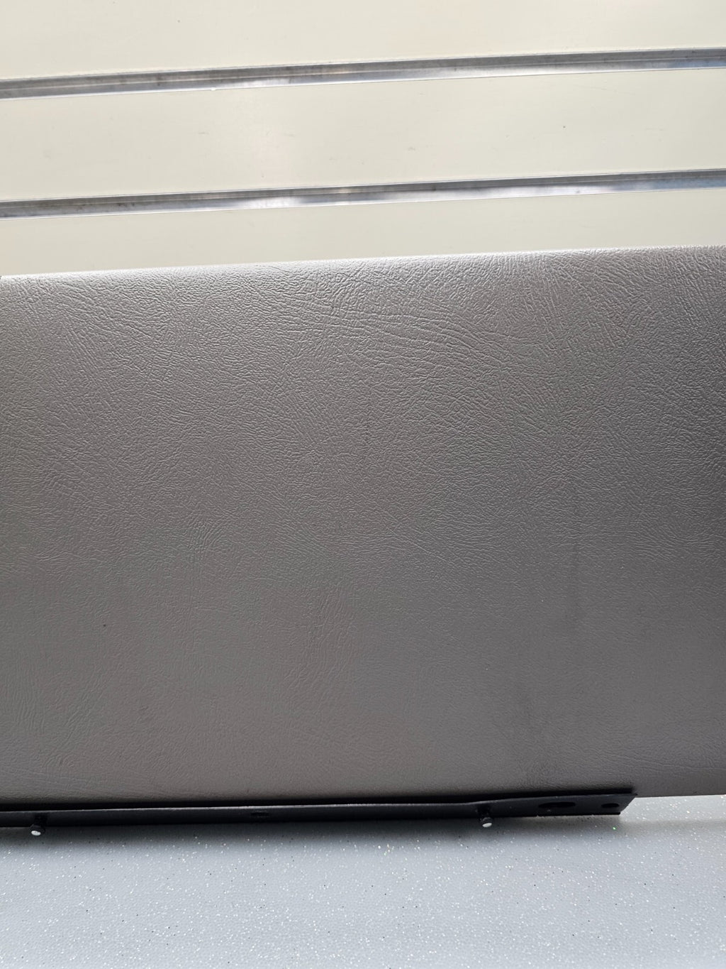 99-06SILVERADO SIERRA Dash GLOVE BOX Storage Compartment Door Assembly LT GRAYG3