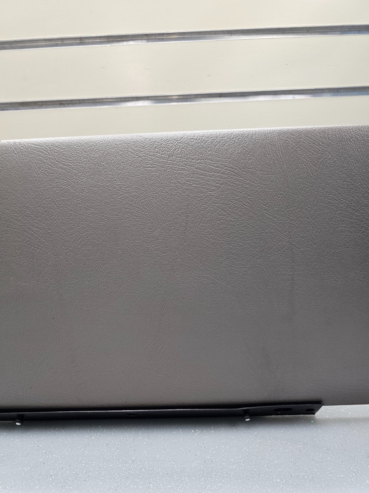 99-06SILVERADO SIERRA Dash GLOVE BOX Storage Compartment Door Assembly LT GRAYG3