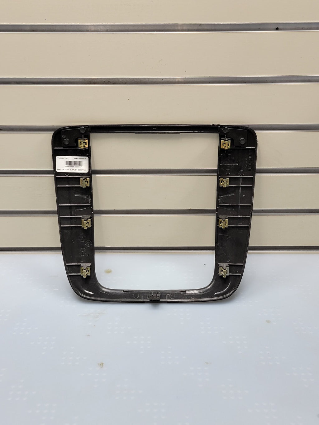 🔥07-13 SUBURBAN TAHOE YUKON CENTER DASH RADIO BEZEL TRIM SILVER