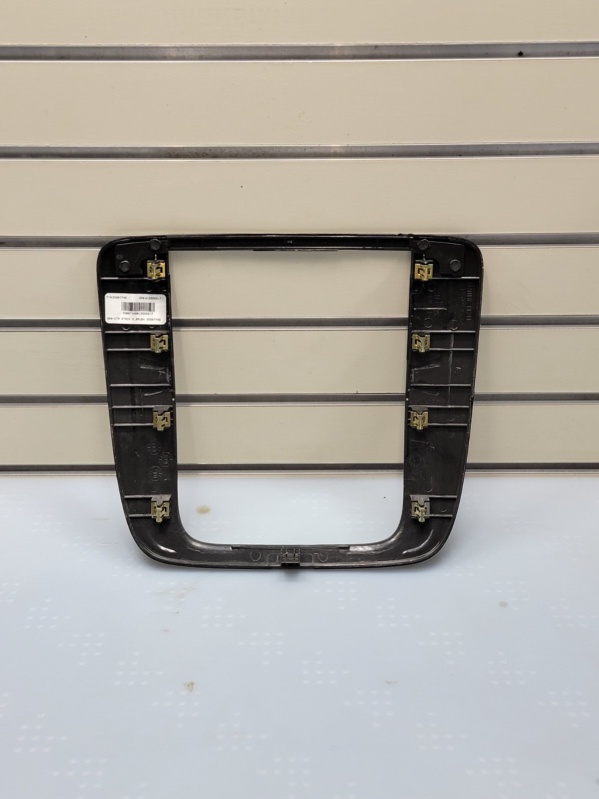 🔥07-13 SUBURBAN TAHOE YUKON CENTER DASH RADIO BEZEL TRIM SILVER