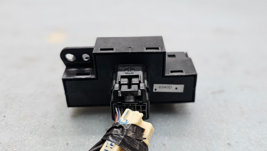 🔥09-10 Chrysler 300 Grand Caravan Hazard Warning Light Control Switch Black OEM