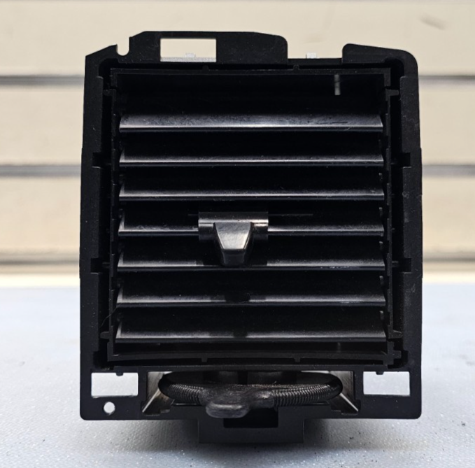 98-11 Grand Marquis Crown Victoria Dash Right Passenger AC Heater Air Vent Black