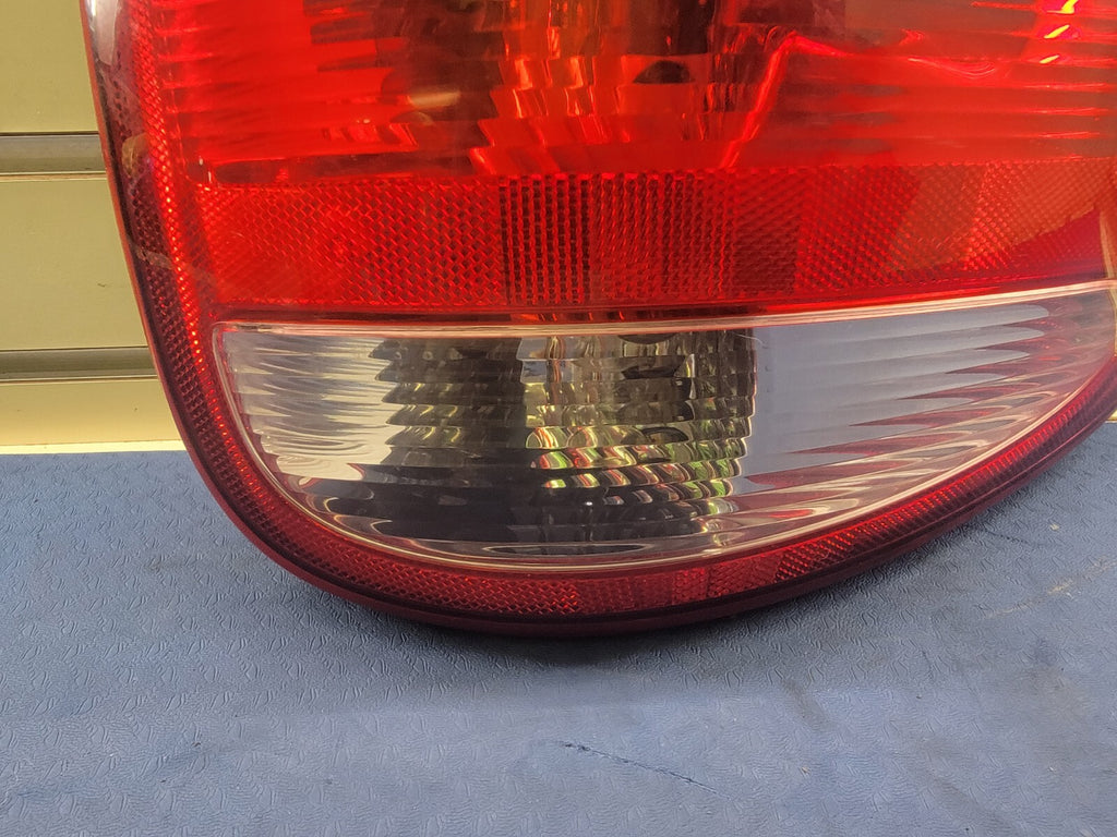 🔥04-07 chrysler Town Country Dodge Grand Caravan left driver Taillight Assembly