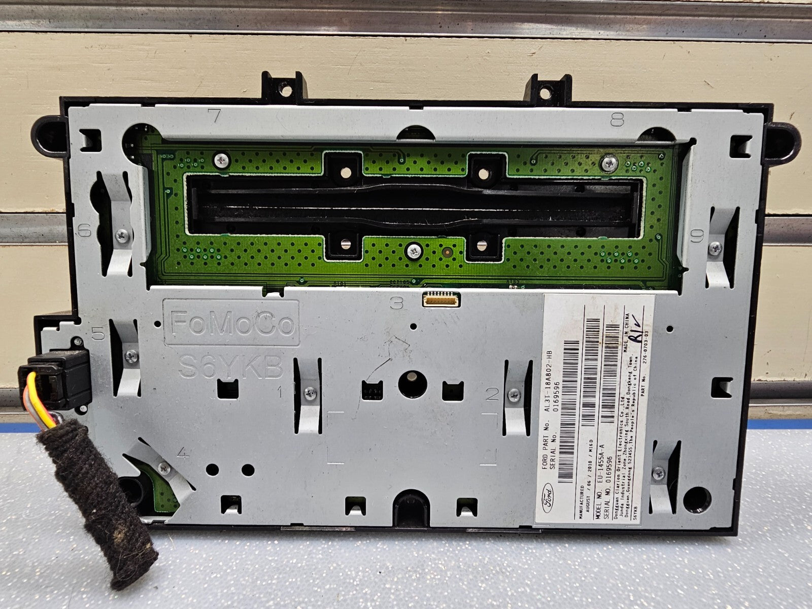 09-12 Ford F150 Center Dash AM/FM CD AUX Radio Stereo Faceplate Trim Panel Black
