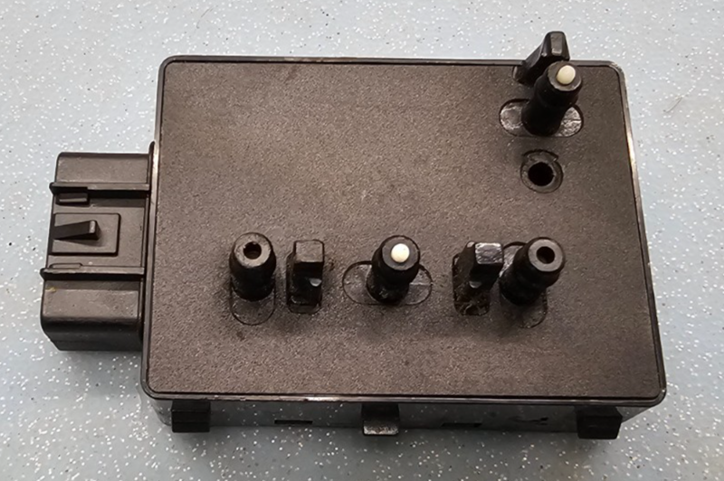 🔥04-11 TRAILBLAZER ENVOY CADILLAC STS LEFT DRIVER SEAT SWITCH BEZEL BLACK