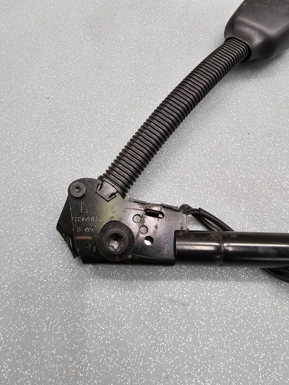 🔥04-08 PONTIAC GRAND PRIX Seat Belt Front Center Bucket Left Driver Buckle Fits