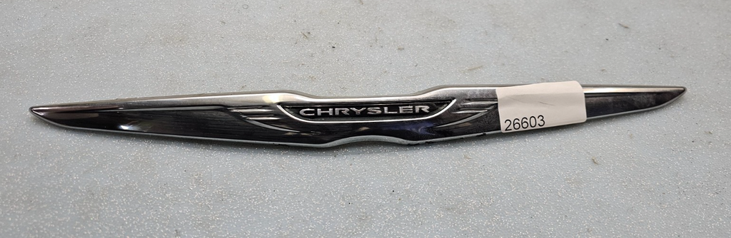 11-14 CHRYSLER 200 REAR TRUNK DECK DOOR EMBLEM BADGE LID NAMEPLATE LOGO MOLDING