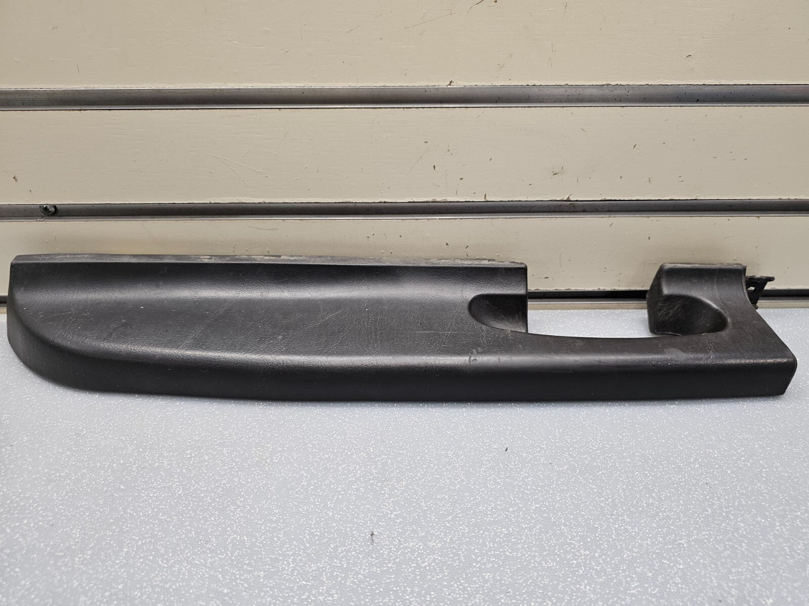 99-07 Ford F250 F350 EXCURSION DOOR PANEL ARMREST LEFT DRIVER HANDLE PULL BLACK