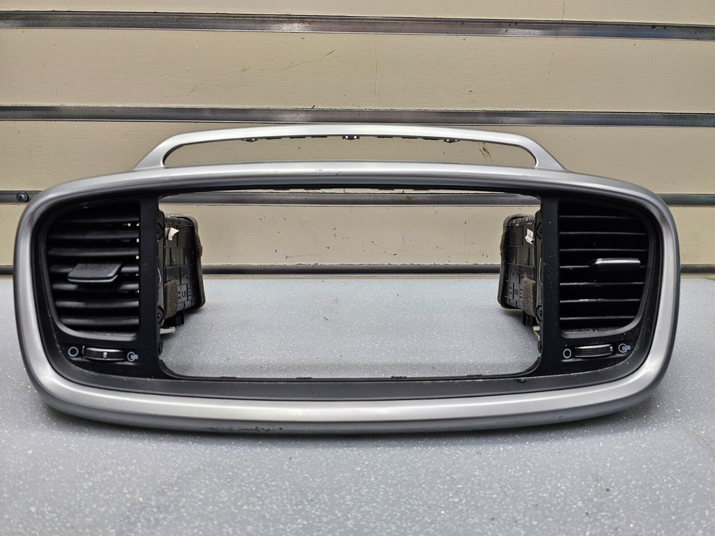 🔥16-18 KIA SORENTO CENTER DASH RADIO SURROUND BEZEL TRIM PANEL Assembly Silver