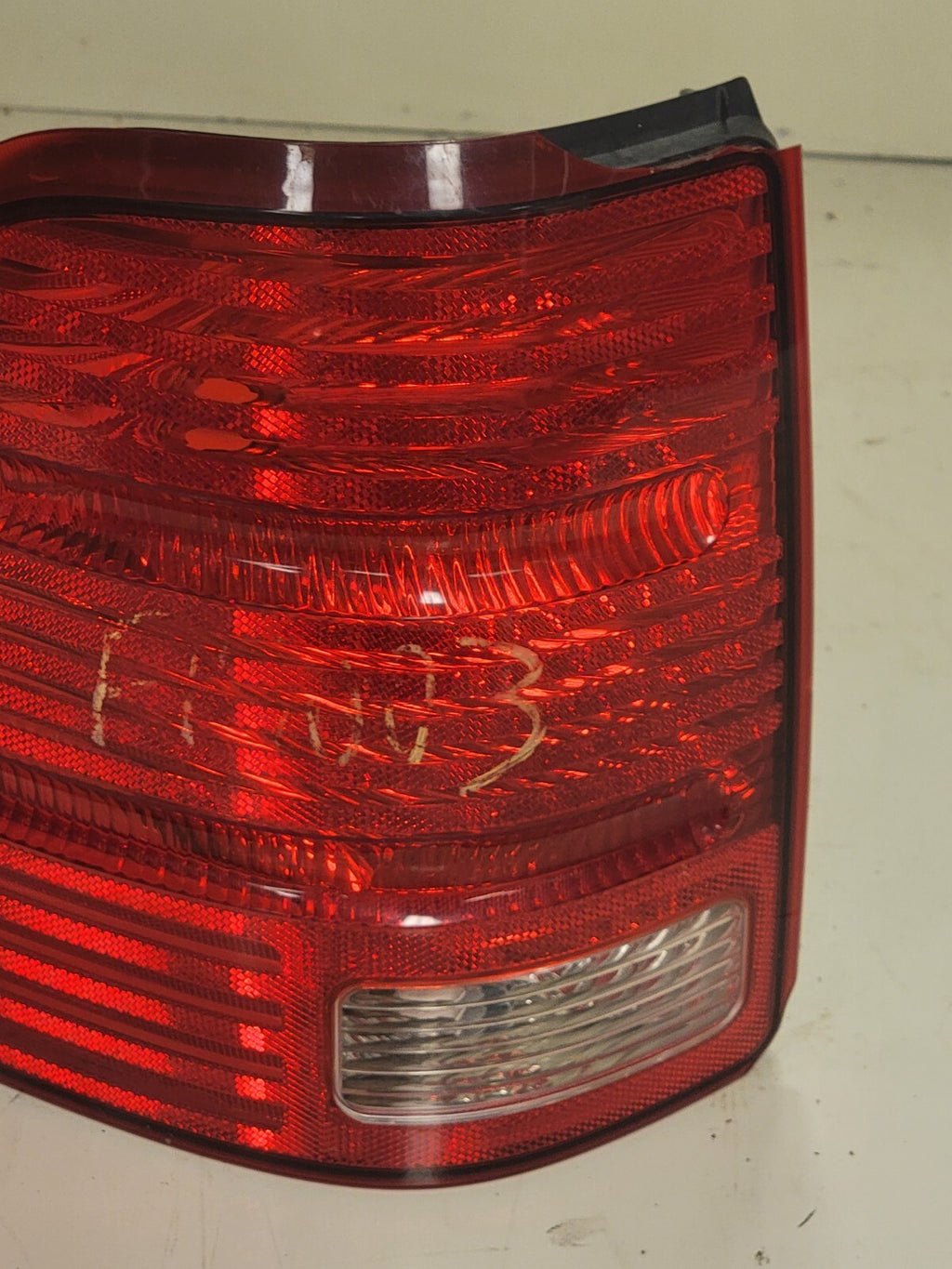 🔥2002-2005 Ford Explorer Tail Light Taillight Oem SET