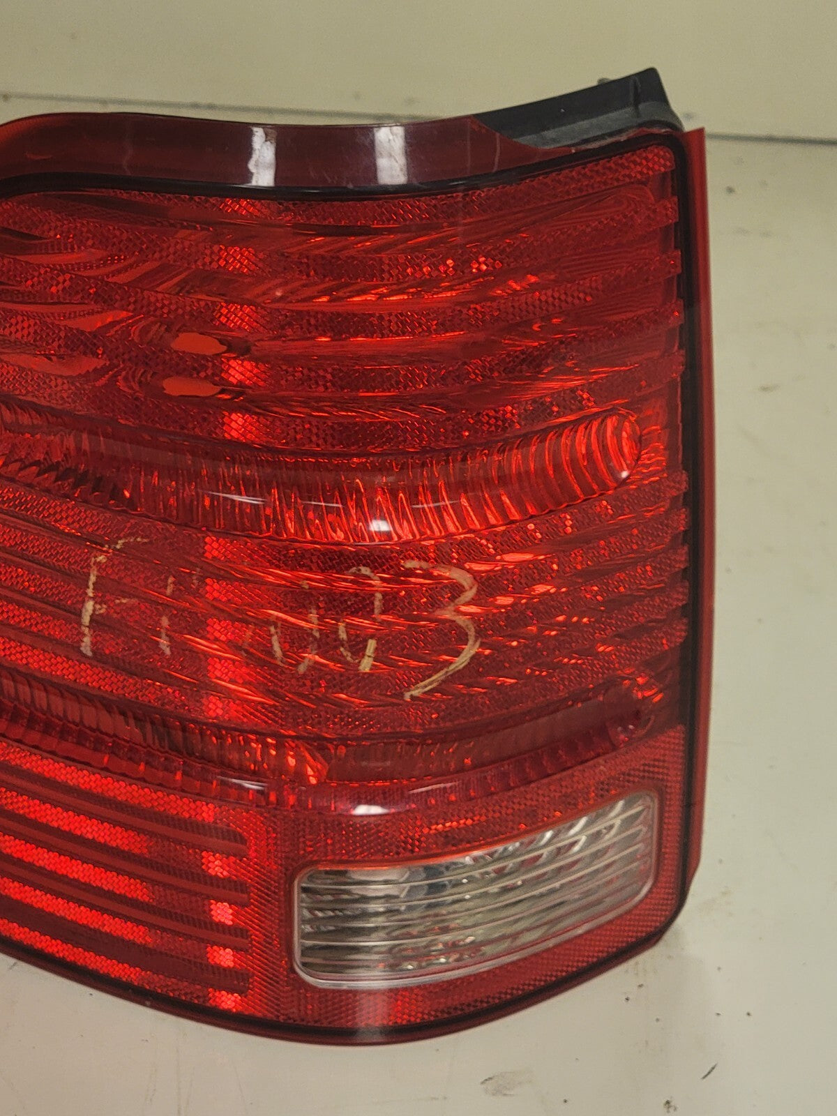 🔥2002-2005 Ford Explorer Tail Light Taillight Oem SET