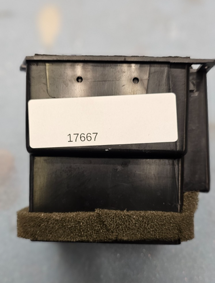 98-11 Grand Marquis Crown Victoria Dash Right Passenger AC Heater Air Vent Black