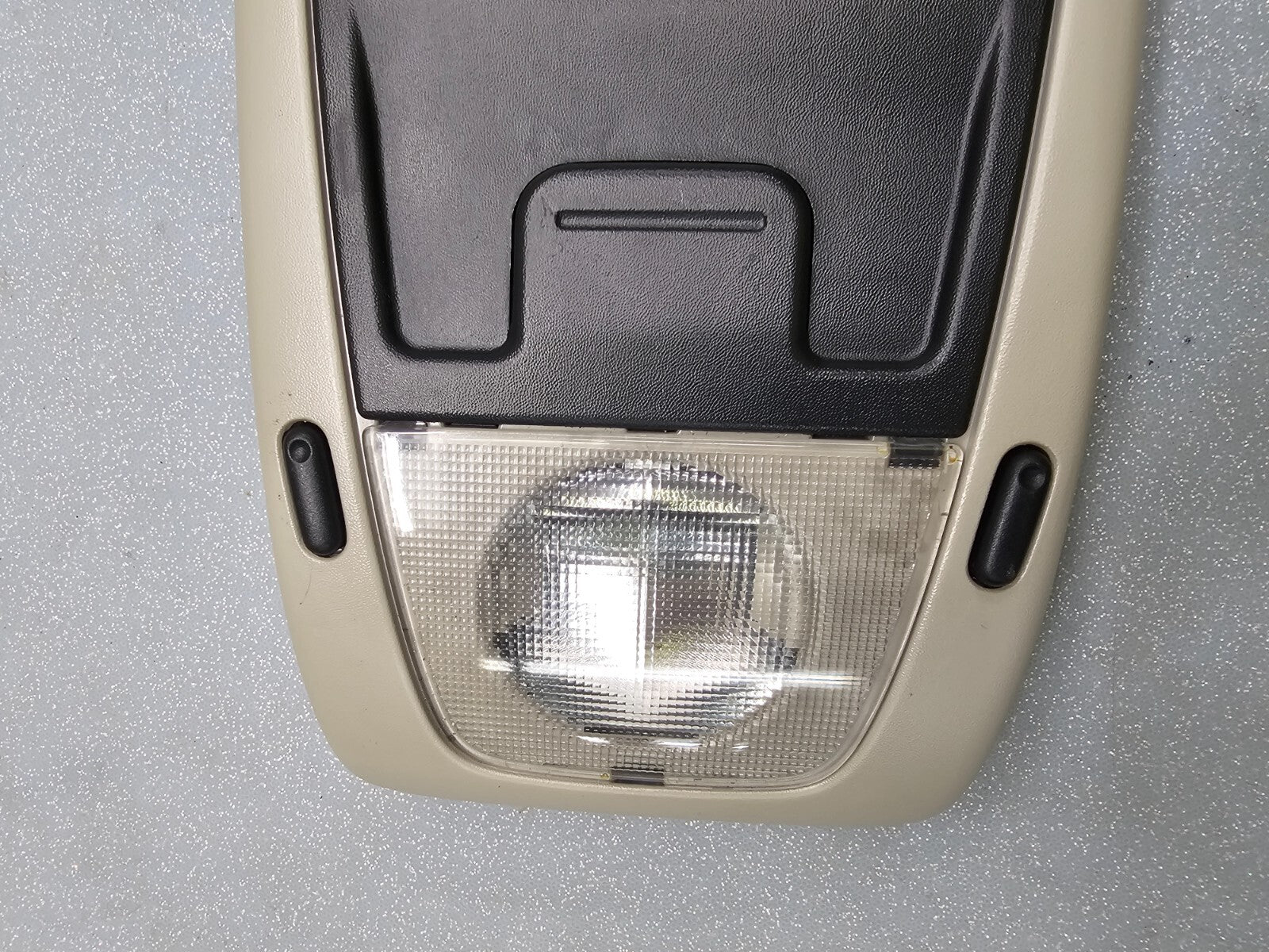02-05 Explorer Mountaineer Overhead Console Dome Map Light Storage Assembly Tan
