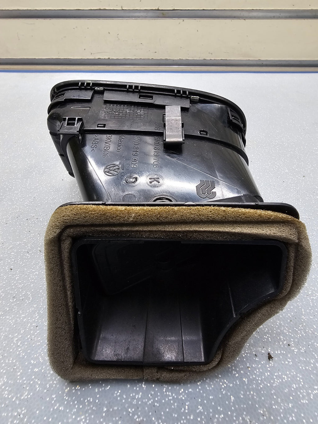 🔥2010-2014 Volkswagen Golf LH Left Center Dash AC Air Vent Heater Trim OEM