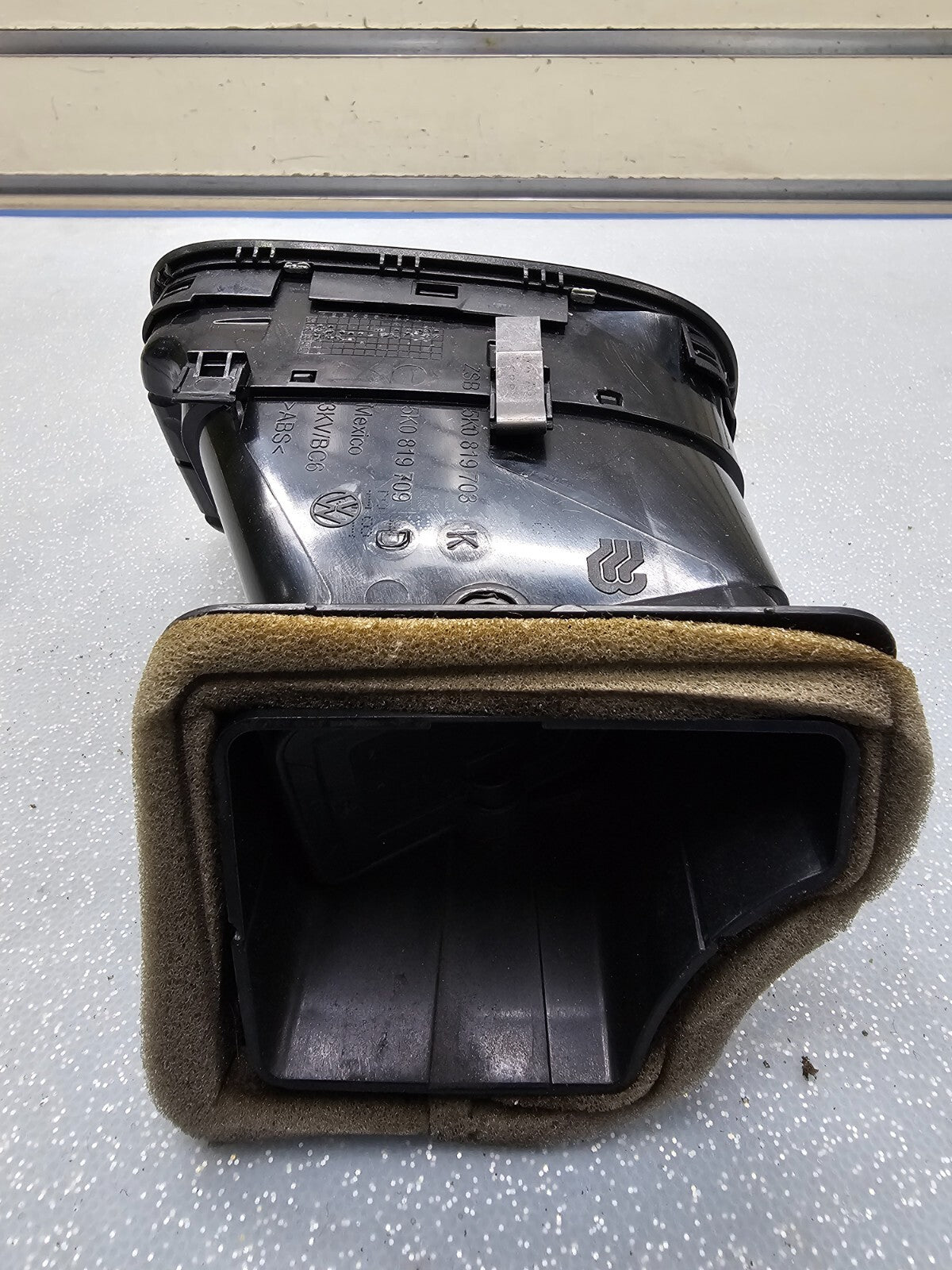 🔥2010-2014 Volkswagen Golf LH Left Center Dash AC Air Vent Heater Trim OEM