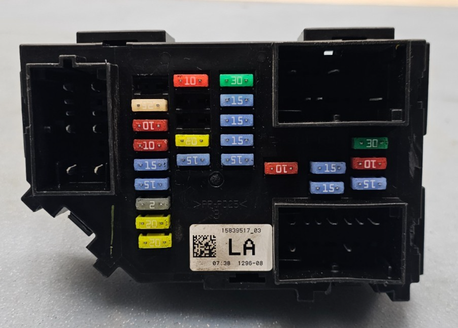 🔥2007 Escalade Yukon Tahoe Fuse Box Relay Control Module Wiring Junction Block