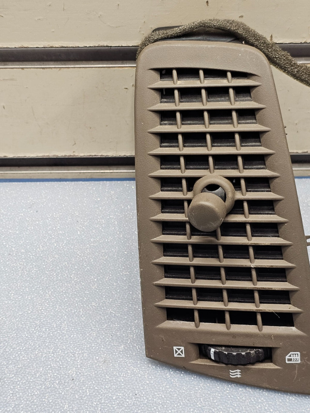 03-07 Cadillac CTS SRX Dash Right Passenger AC Air Vent Heater Conditioning Tan
