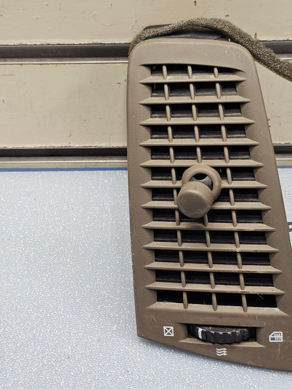 03-07 Cadillac CTS SRX Dash Right Passenger AC Air Vent Heater Conditioning Tan