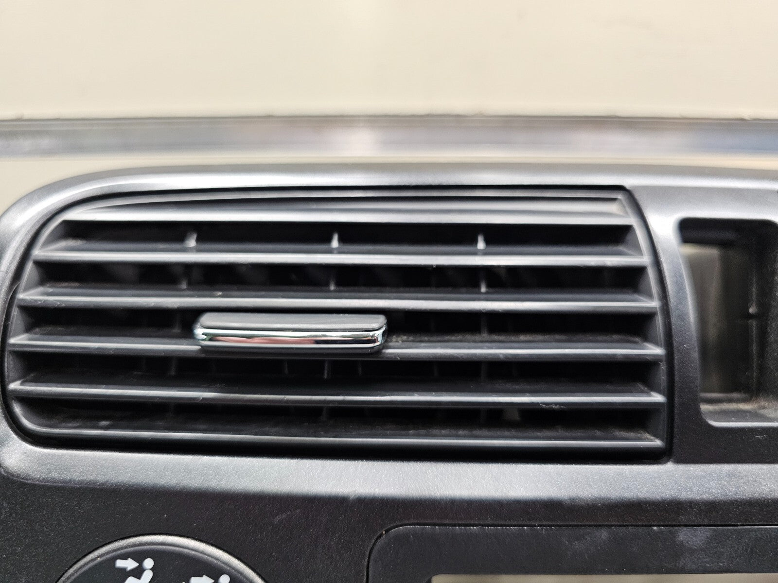 01-05 HONDA CIVIC DASH AM FM RADIO DISPLAY BEZEL CLIMATE CONTROL ASSEMBLY BLACK