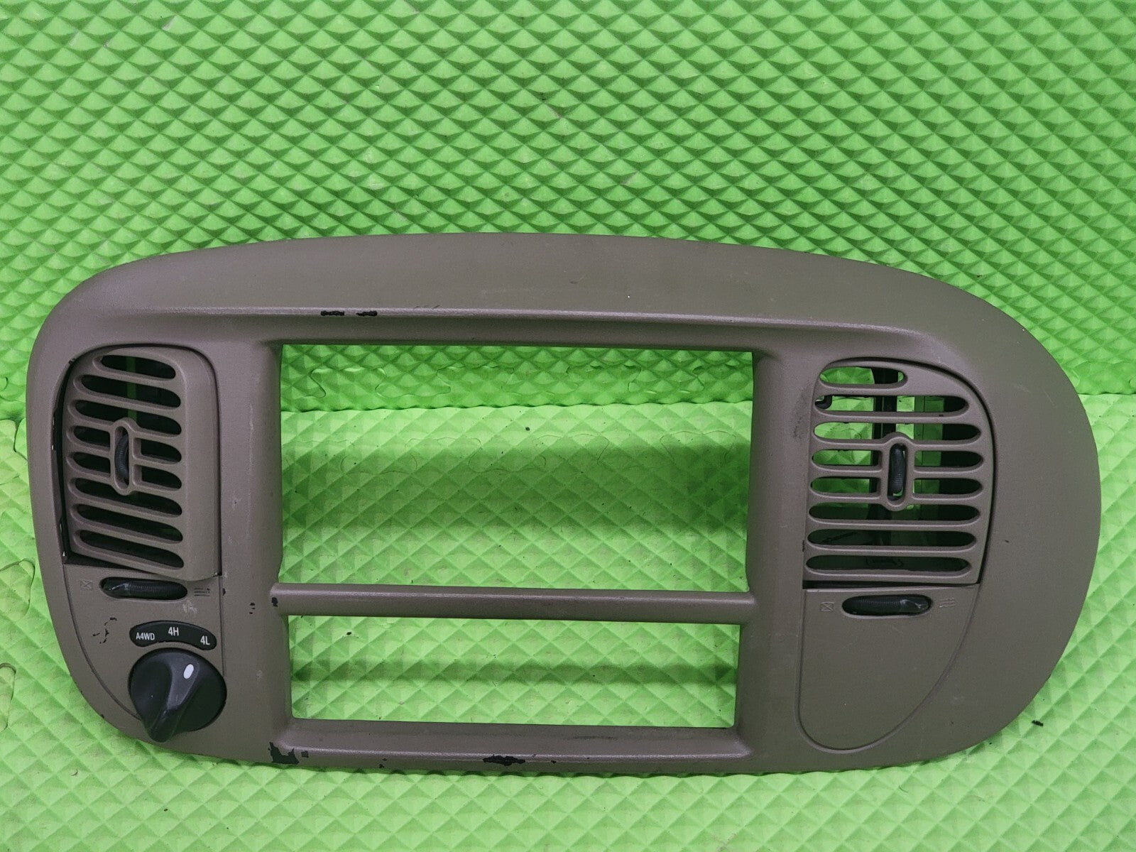 97-03 Ford F150 Center Dash Radio Climate BEZEL Trim Panel 🔴A4WD Line LT Tan B1