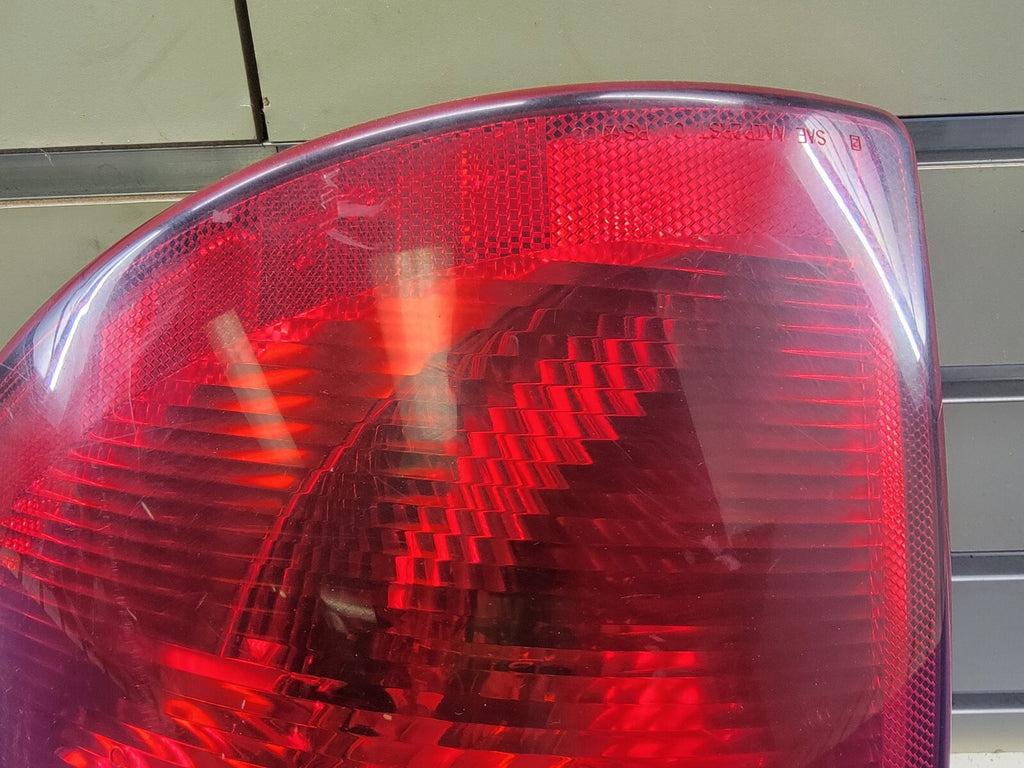 🔥04-07 chrysler Town Country Dodge Grand Caravan Passenger Tail light Assembly
