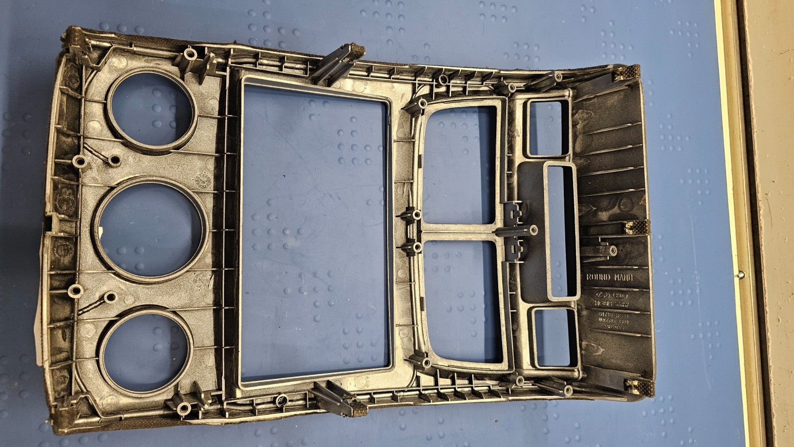 05-09 SPORTAGE CENTER DASH RADIO STEREO BEZEL TRIM PANEL CLIMATE CONTROL SILVER