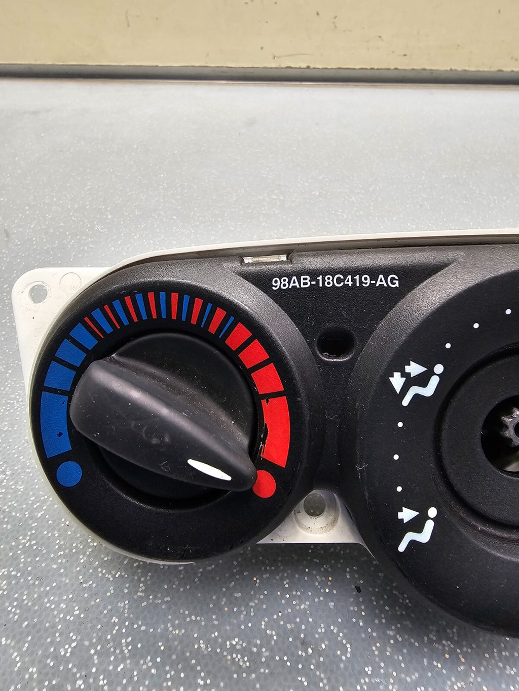 00-07 Ford Focus Dash AC Heater Temperature Climate Control Air Conditioner