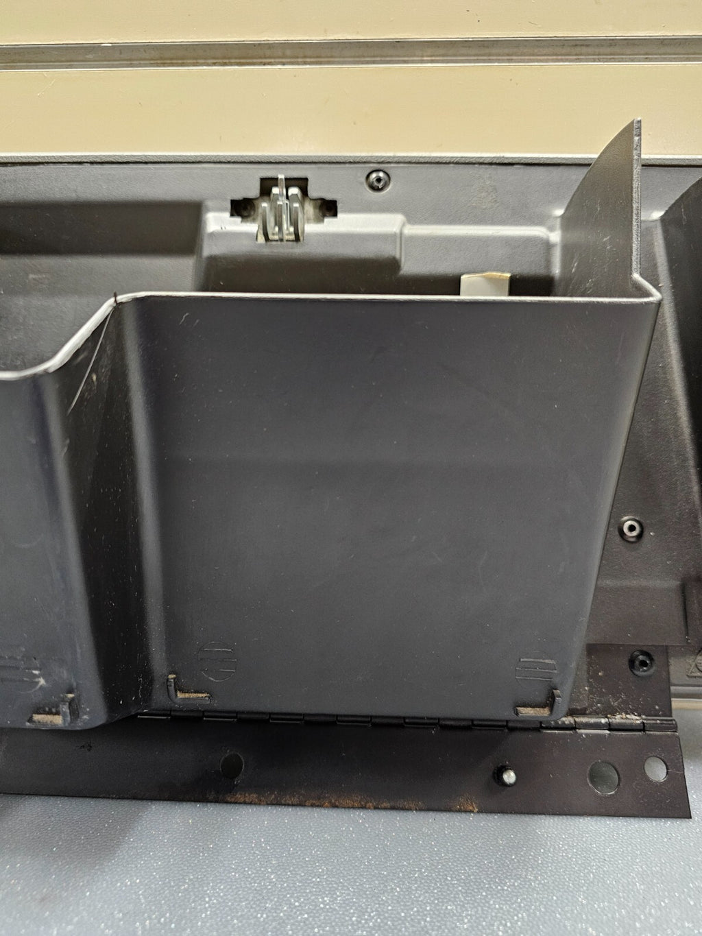 🔥99-06 SILVERADO SIERRA Dash GLOVE BOX Storage Compartment Assembly Black G3