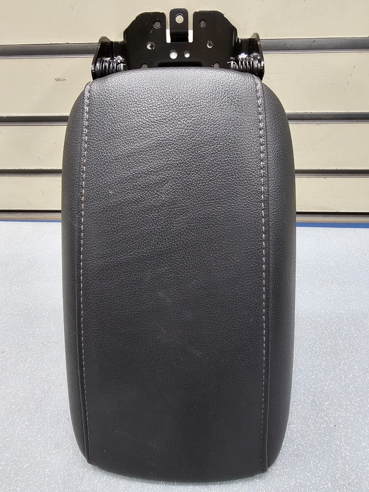 🔥13-16 Ford Fusion Front Center Console Lid Armrest Leather Cover Top Pad Black