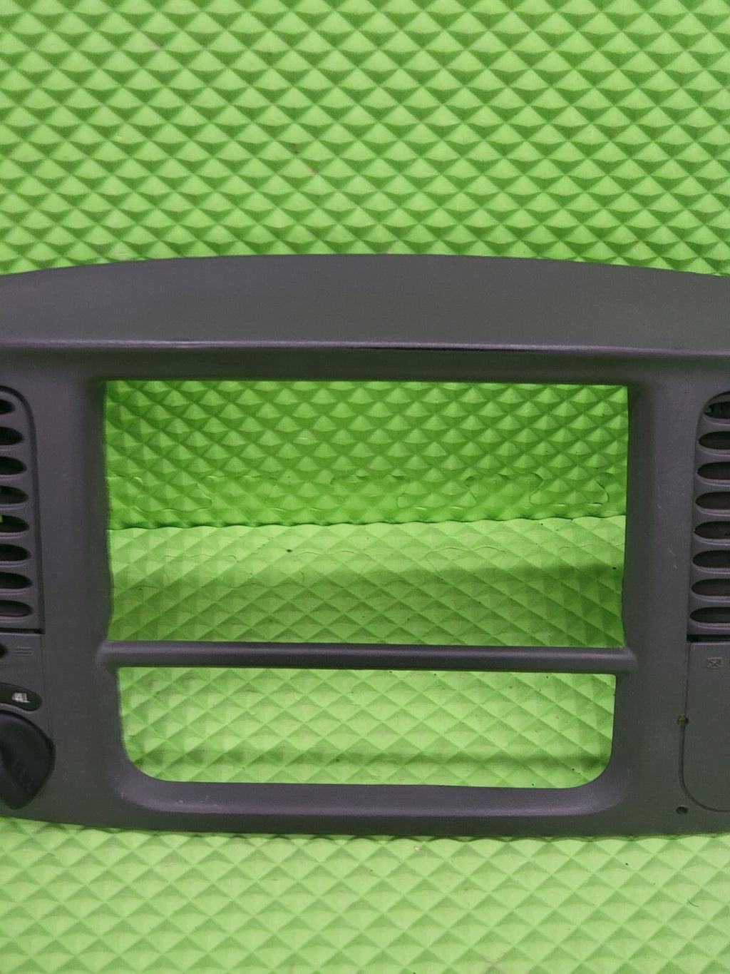 97-03 Ford F150 Center Dash Radio Climate BEZEL TRIM Panel Line 2H 4H 4L gray B1