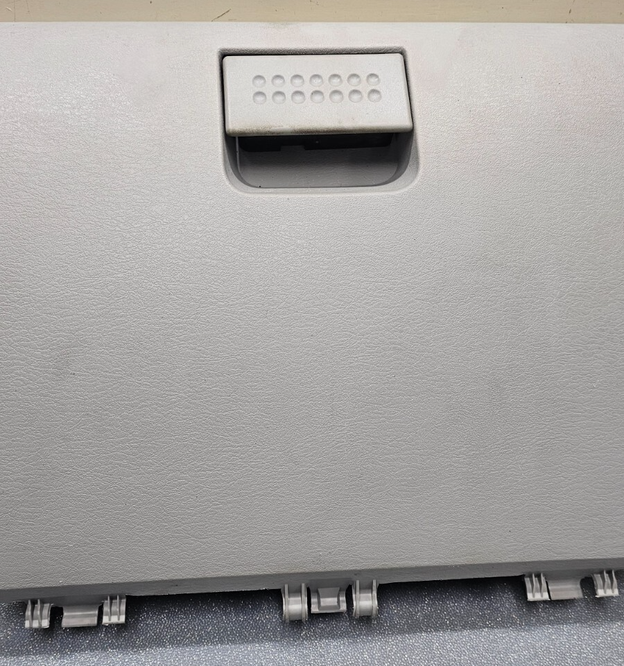 🔥06-08 Dodge Ram Dash Glove Box Storage Compartment Assembly Panel Light Gray