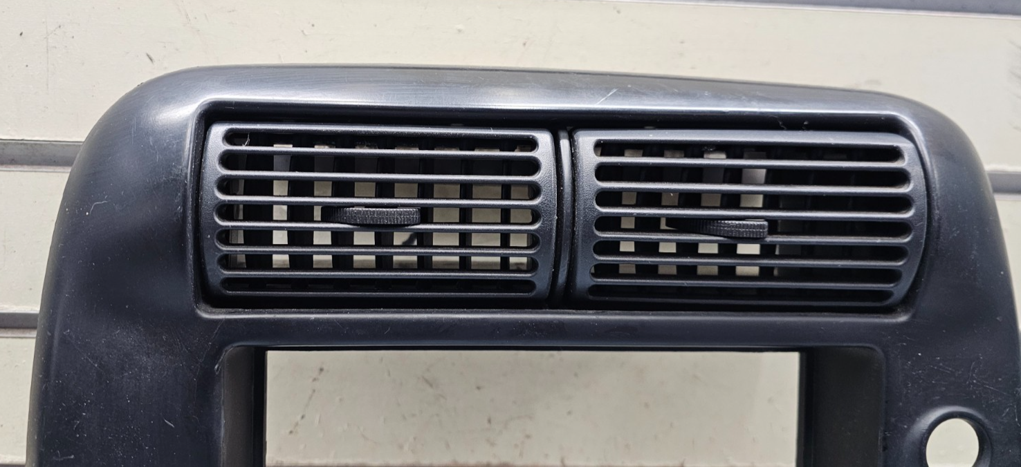 95-10 Ranger Explorer Center Dash Radio Stereo Display Bezel Trim Panel BLACK B2