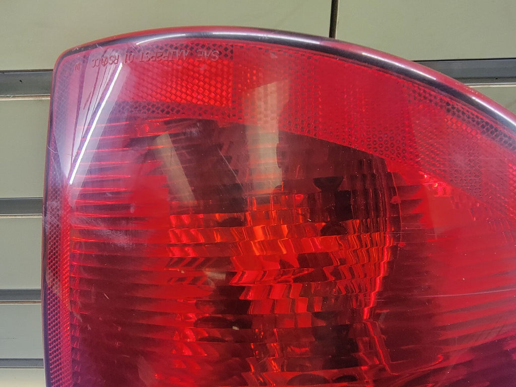 04-07 Chrysler Town Country Dodge Grand Caravan Passenger Tail light Assembly