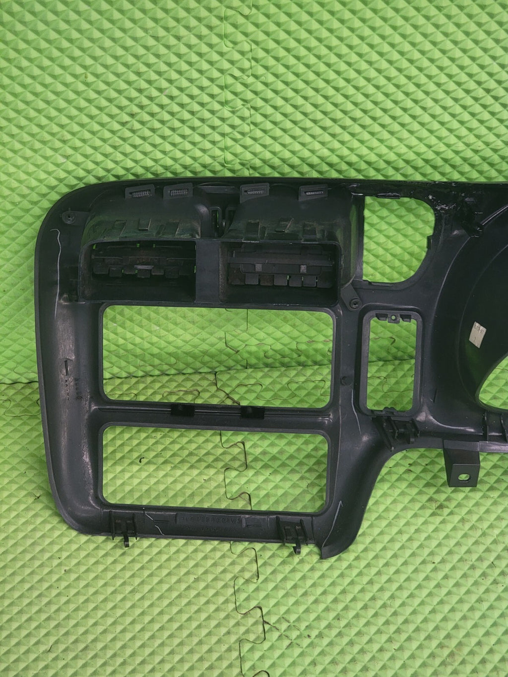 98-04 BLAZER S10 JIMMY SONOMA Cluster Dash Radio Bezel GRAPHITE C8