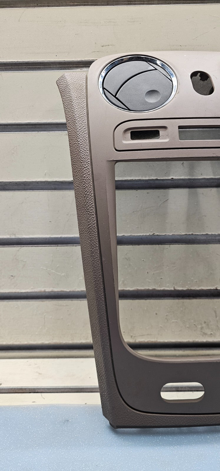 🔥06-11 Chevy HHR Center Dash AM FM Radio Stereo Display Trim Panel B37 TAN